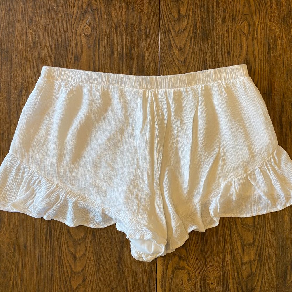 Hot Kiss Ruffle Leg Shorts - Picture 2 of 5